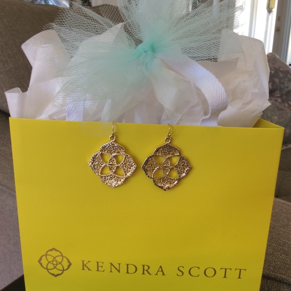 Kendra Scott Jewelry - KENDRA SCOTT DAWN EARRINGS 🤩😍😎